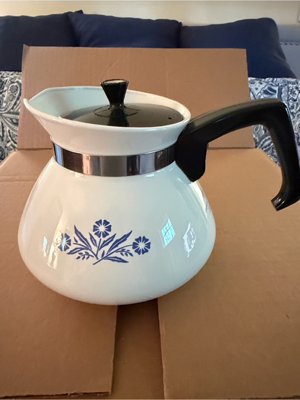Corningware Enamel Tea Pot with Black Handle and Lid